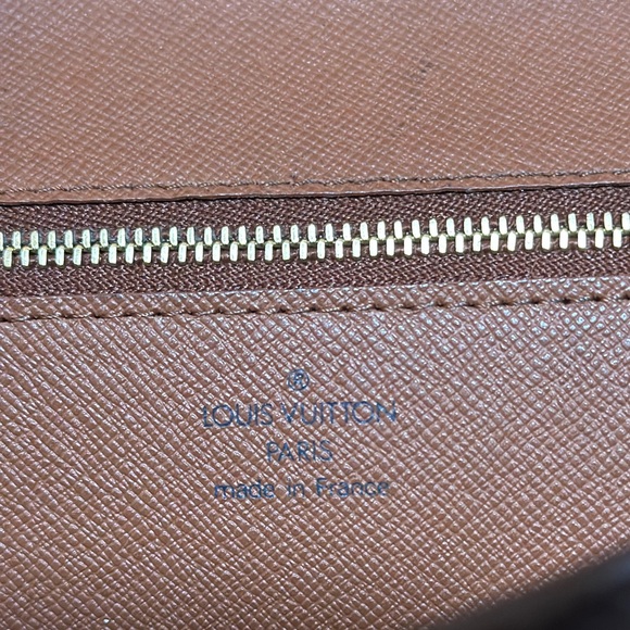 Louis Vuitton AUTHENTICATED Vintage Large Monogram Envelope - Picture 4 of 10